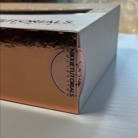 OFRA x NikkieTutorials Glam Set in Gold and White - Picture 3 of 6